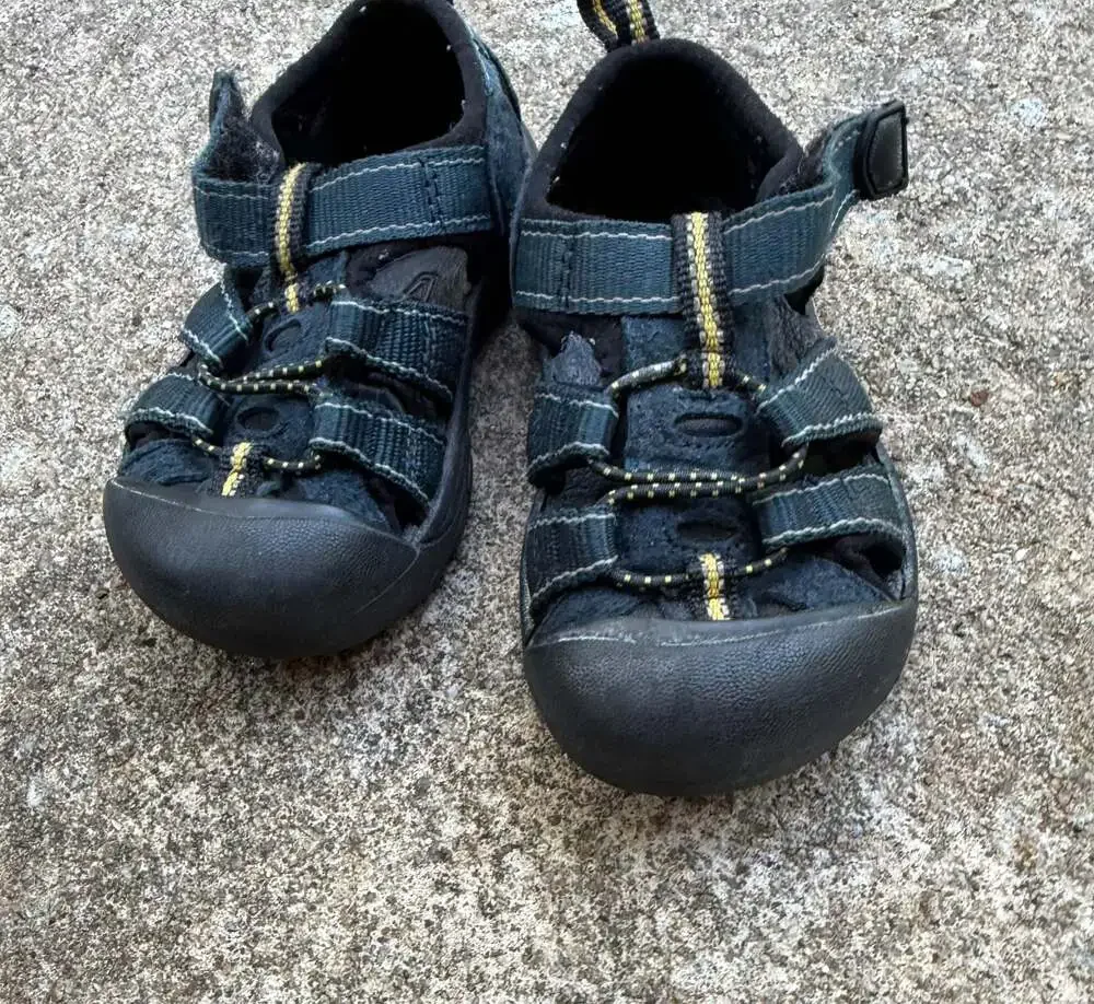 Keen Newport H2 Kids Waterproof Sport Sandals Black Blue Yellow size 5